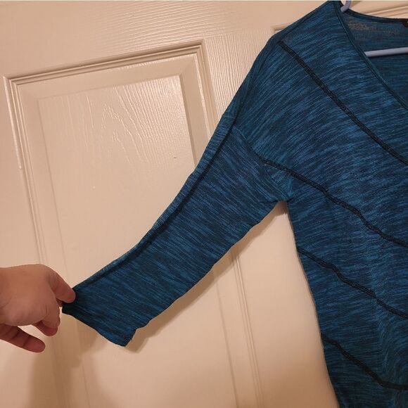 Cable & Gauge half sleeve teal v-neck blouse - Picture 2 of 6